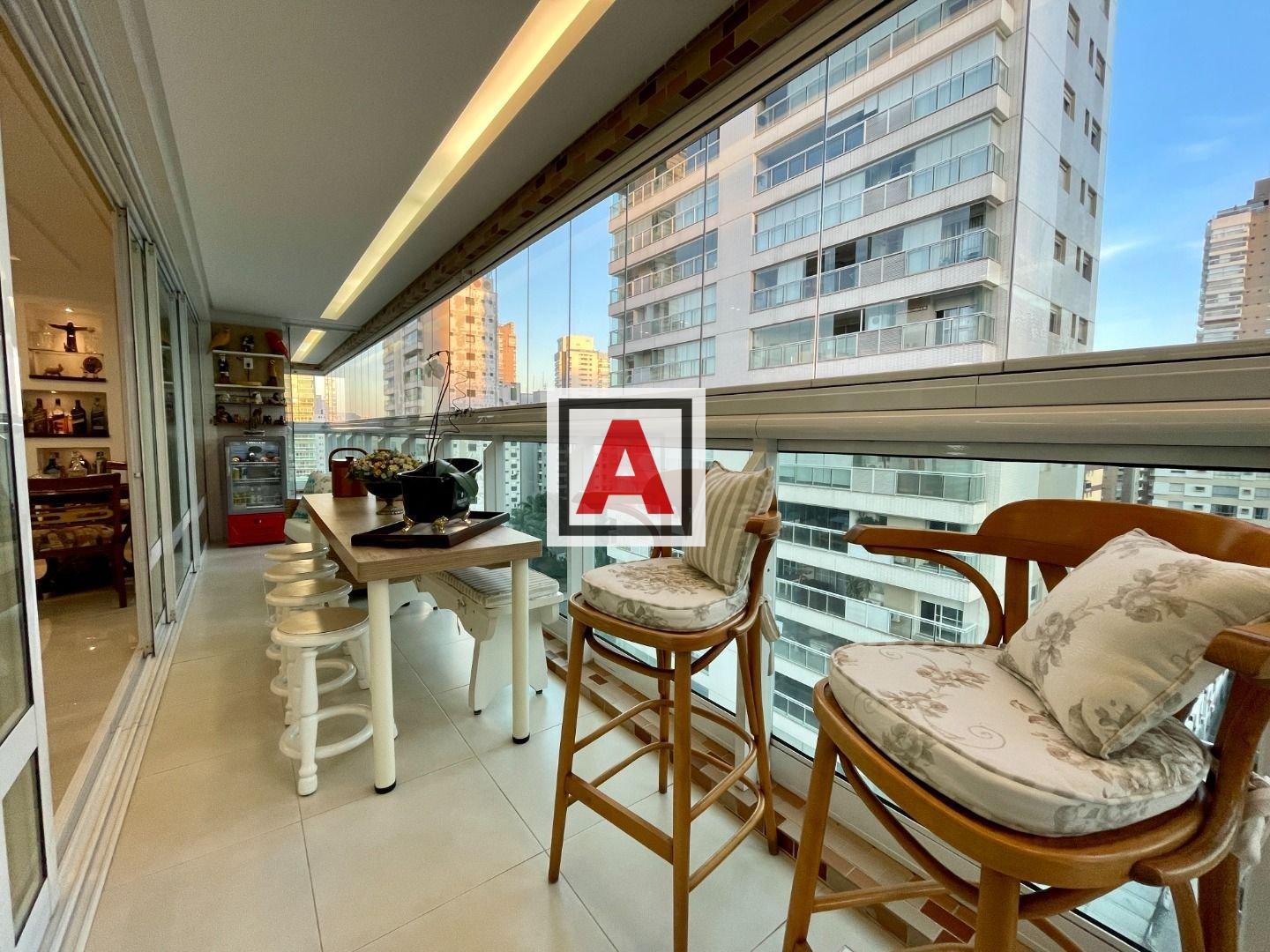 Apartamento, 4 quartos, 191 m² - Foto 2